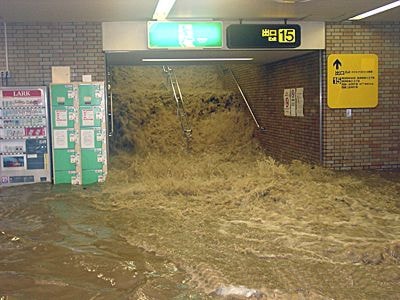 1999年福岡市博多駅地下街の浸水写真